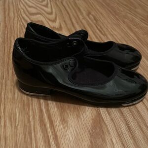 Girls capezio tap shoes sz12